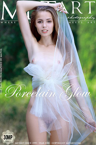 Elle Tan "Porcelain Glow"